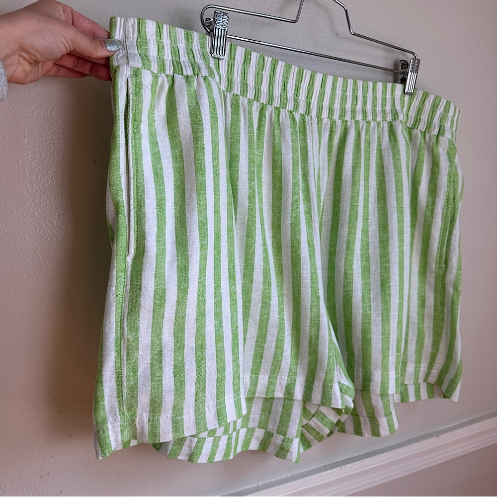 Old Navy Light Green and White Striped Women's Shorts - Picture 5 of 13